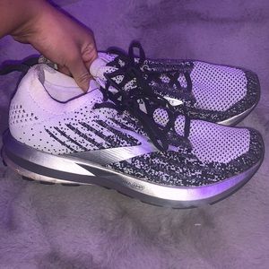 Brooks tennis shoes